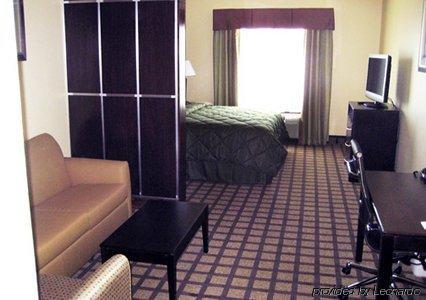 Hotel Comfort & Fayetteville-university Area